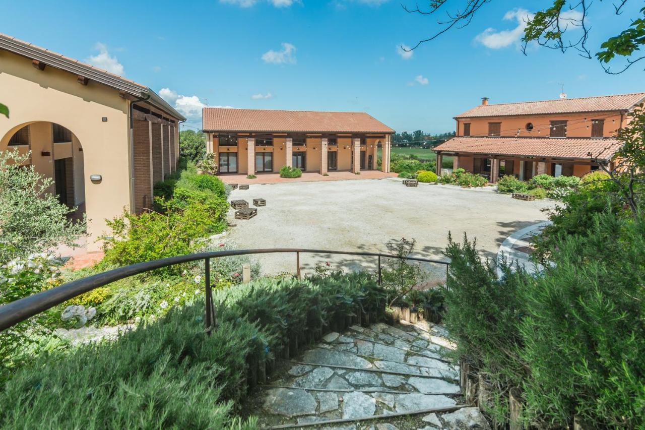 Отель Collina Dei Poeti Сантарканджело-ди-Романья Экстерьер фото