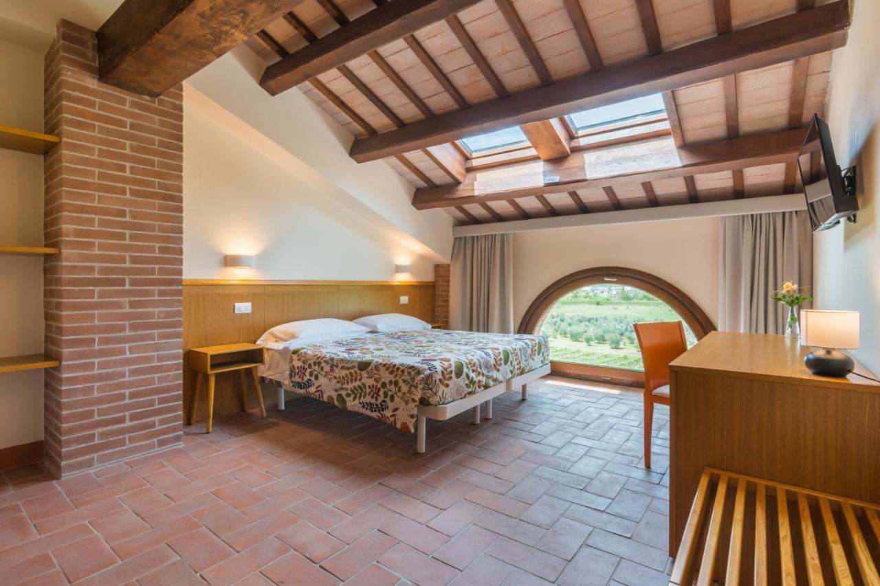 Отель Collina Dei Poeti Сантарканджело-ди-Романья Экстерьер фото
