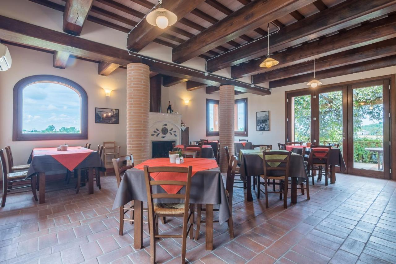 Отель Collina Dei Poeti Сантарканджело-ди-Романья Экстерьер фото