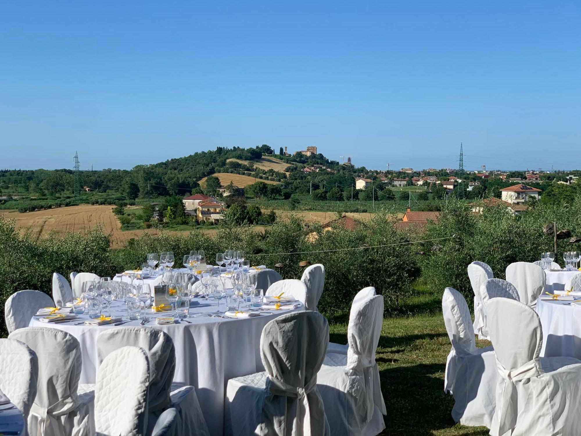 Отель Collina Dei Poeti Сантарканджело-ди-Романья Экстерьер фото